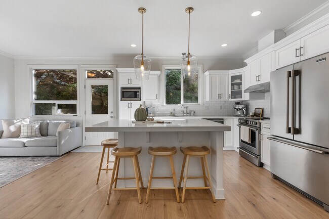 Building Photo - 35598 McKee Rd