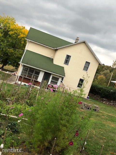 Building Photo - 4 br, 2 bath House - 410 High St