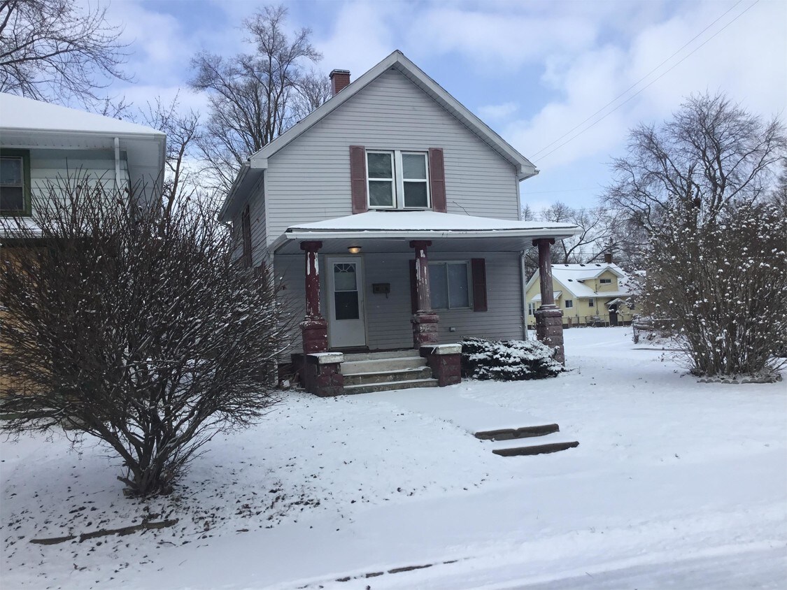 Primary Photo - 1231 Cedar St