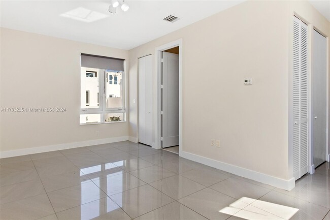 Foto del edificio - 6303 NW 105th Ct