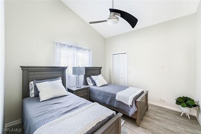 Foto del edificio - 589 Lambton Ln