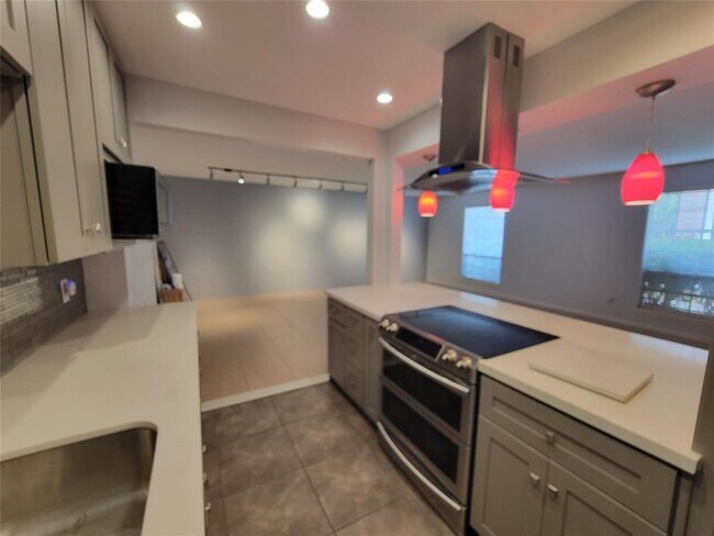 Building Photo - 2711 Briarhurst Dr