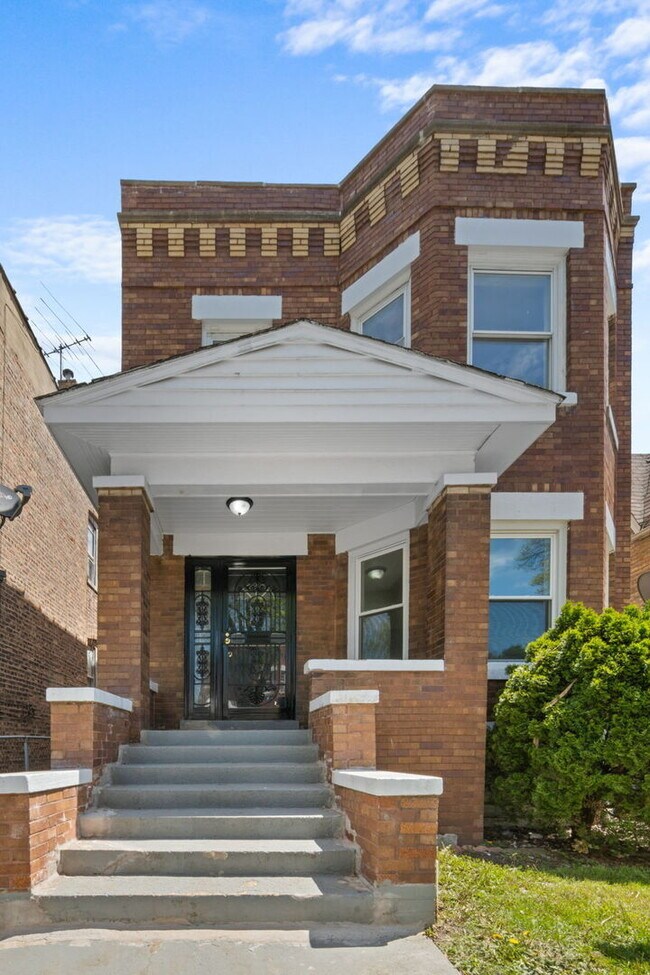 Foto del edificio - 1031 N Drake Ave