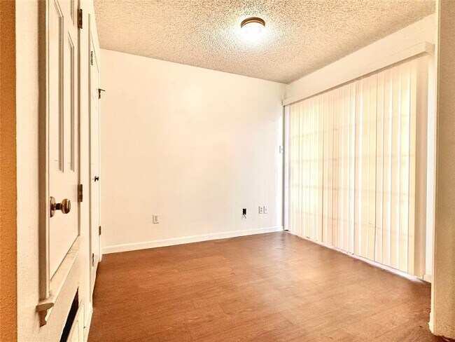 Foto del edificio - 505 W 18th St