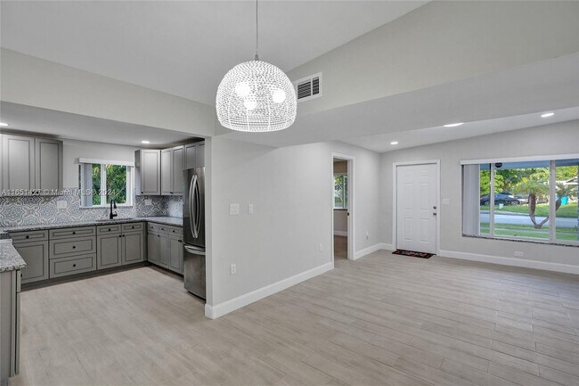 Building Photo - 3800 SW 58th Terrace