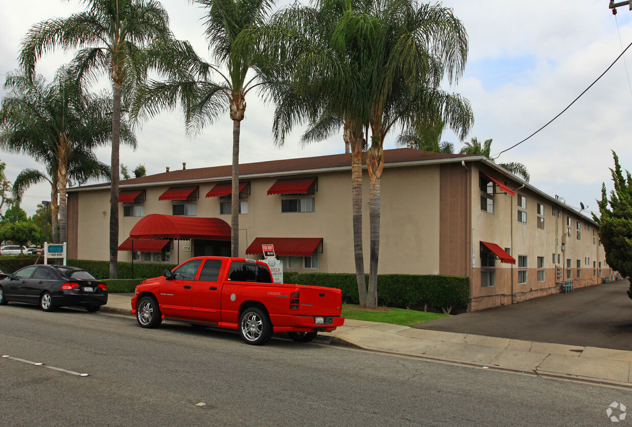 Primary Photo - Woodruff Apartments