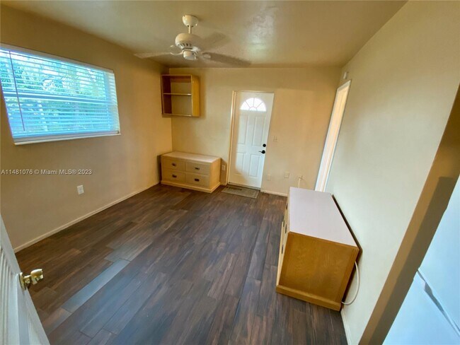 Foto del edificio - 8391 NW 27th Pl