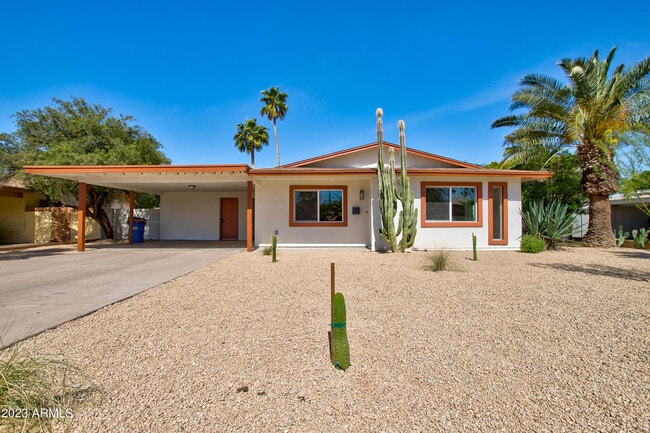 Building Photo - 4806 S La Rosa Dr