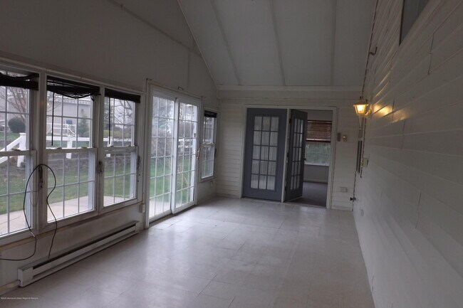 Building Photo - 23 Sandhurst Rd