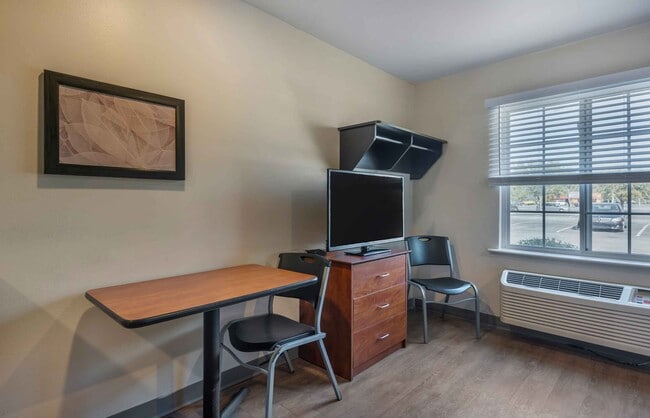 Building Photo - Furnished Studio-Springdale