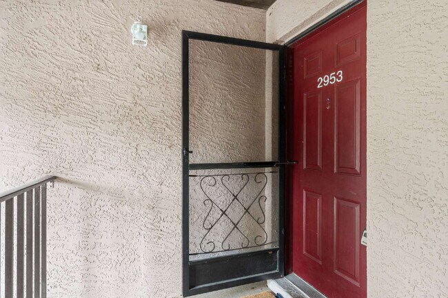 Foto del edificio - Freshly Updated 2BR Condo with Private Balcony, Community Pool, & In-Unit Laundry