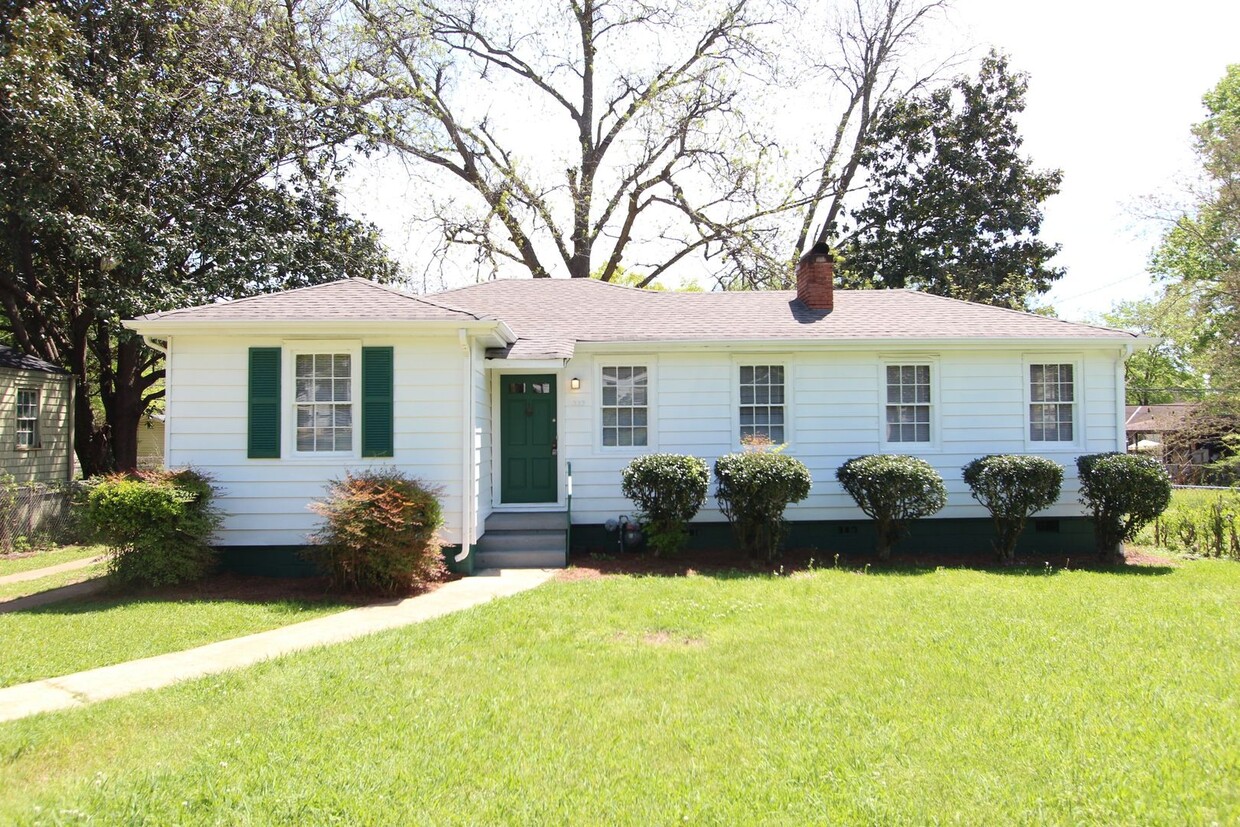 Primary Photo - 3 BR 1BA - Cute and Classic Charmer!!