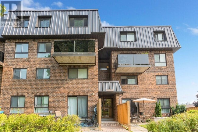 Photo du bâtiment - 53 Taunton Rd E