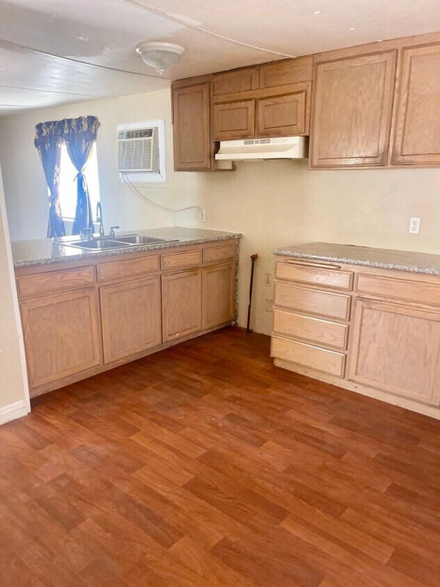 Building Photo - Manufactured home for rent.