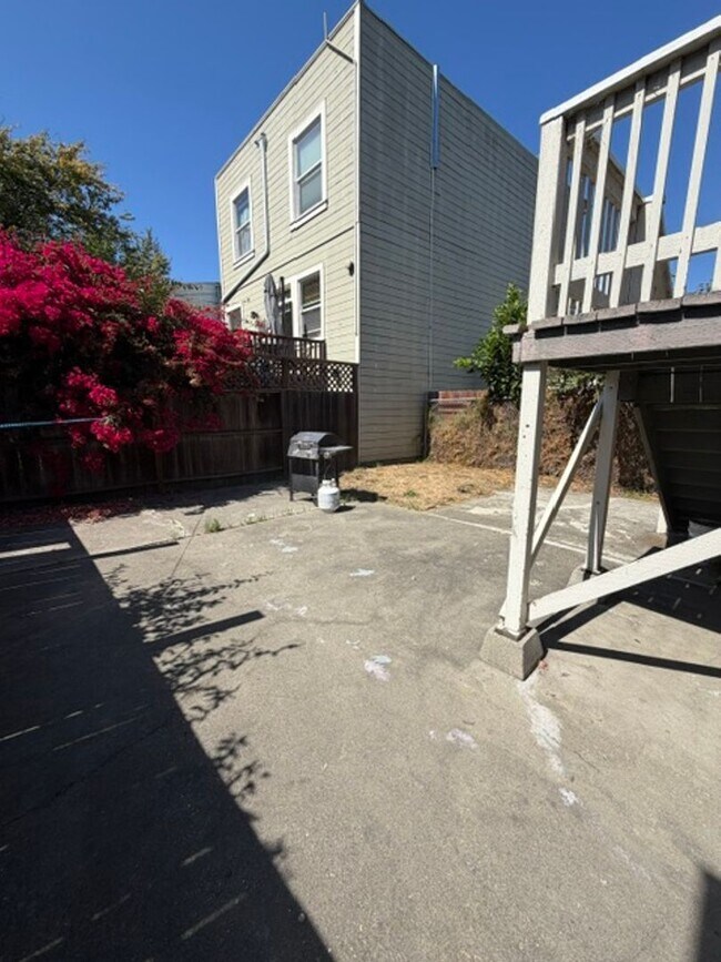 Building Photo - 2027-2029 Myrtle St