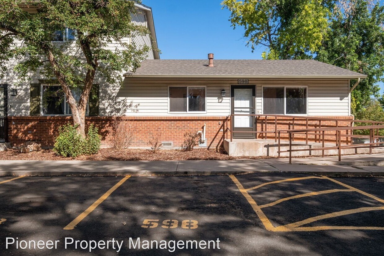 2 br, 1 bath House 598 S. Eaton St House for Rent in Lakewood, CO