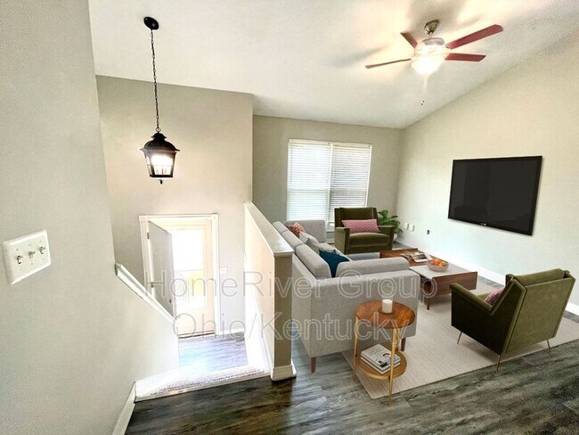 Foto del edificio - 2704 Moonlight Ln