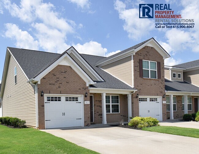 Foto del edificio - Gorgeous end unit 2 bedroom townhouse with garage! PLUS Loft!