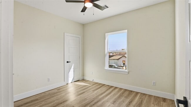 Foto del edificio - 1317 Knight St