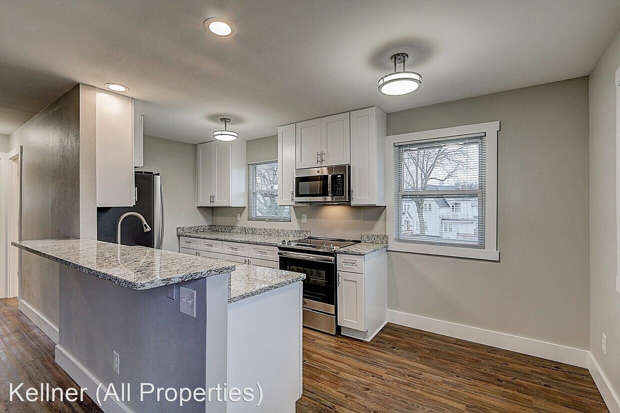 Foto principal - 1620-1624 S 90th St