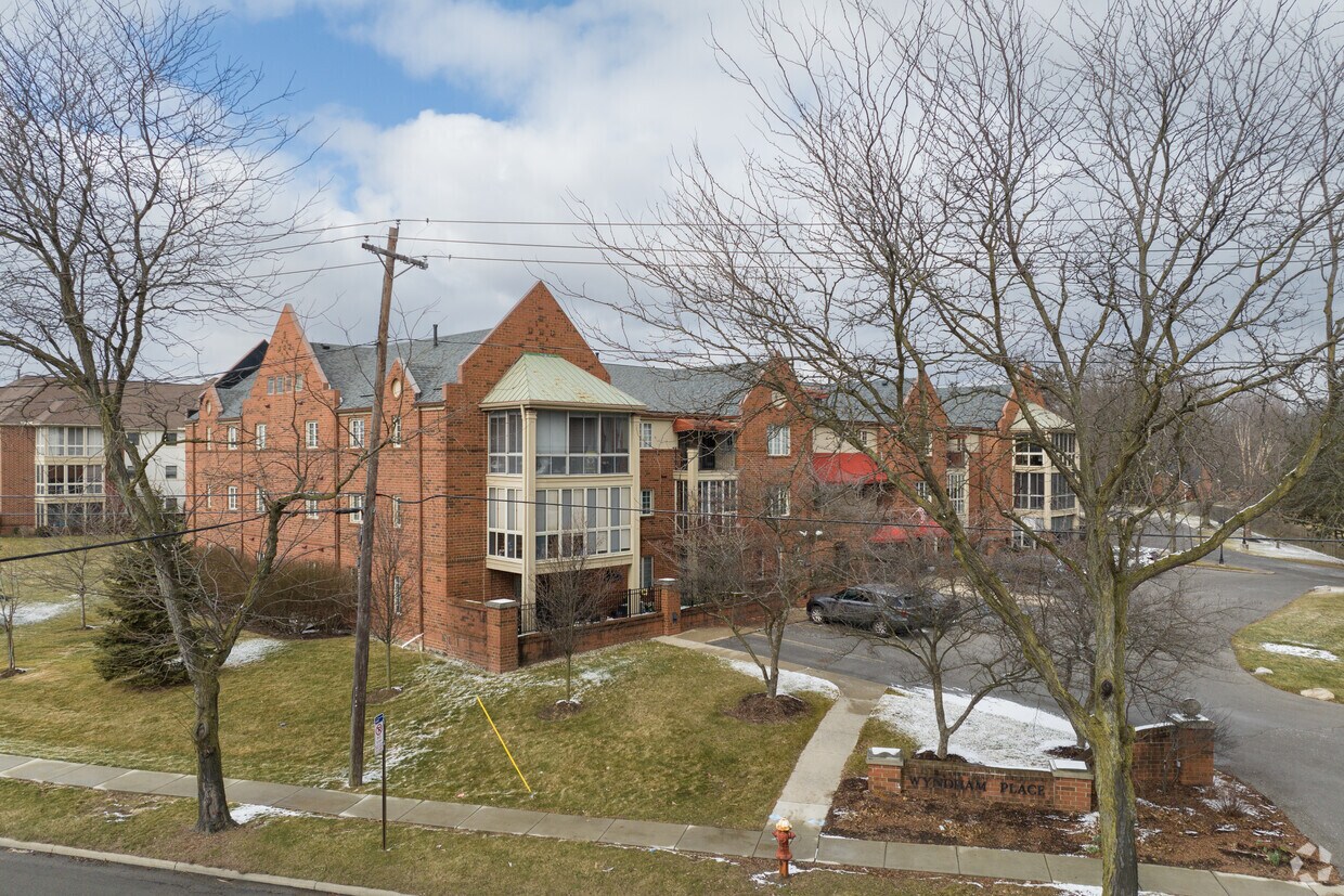 Primary Photo - 4710-4720 Glendale Ave