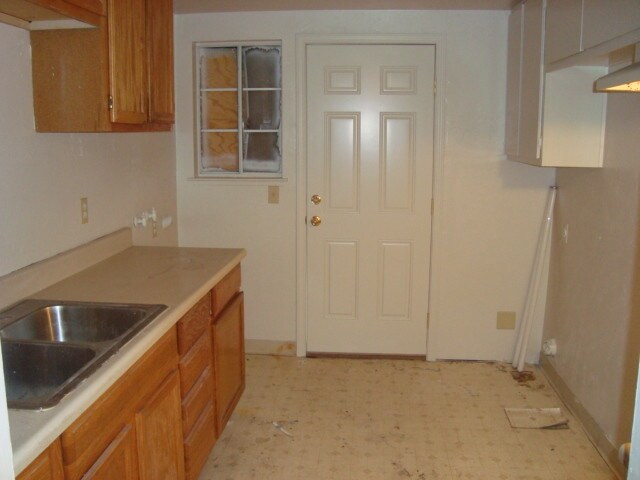 Building Photo - 4463 Townehome Dr