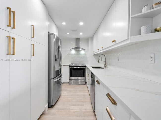 Foto del edificio - 10350 W Bay Harbor Dr