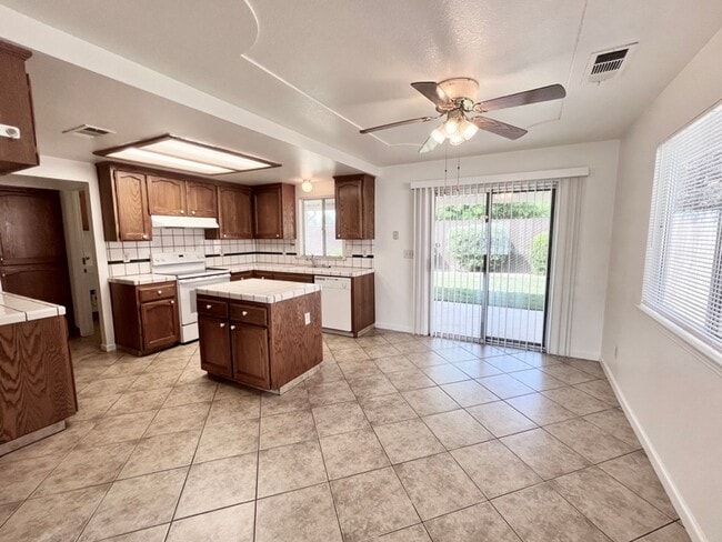 Building Photo - $2,295 Tollhouse & Armstrong, 3 Bedroom Po...