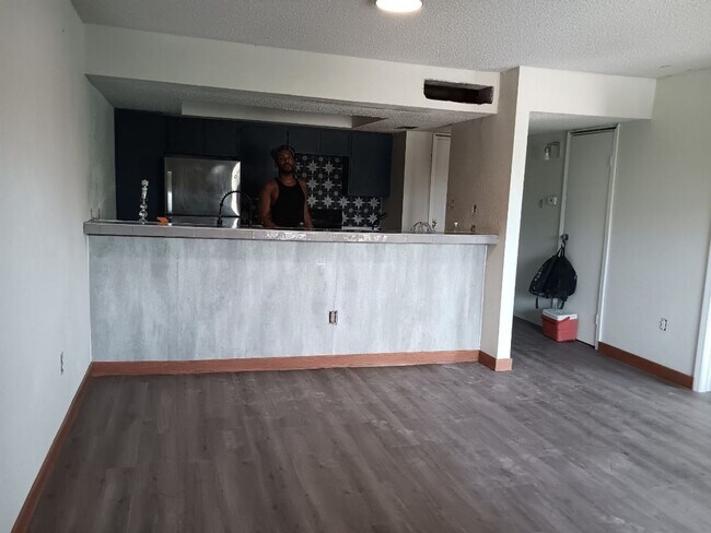 Foto del edificio - 2818 S Bartell Dr
