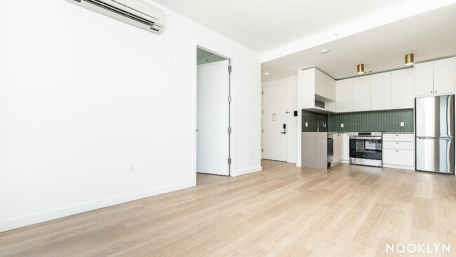 Foto del edificio - 527 Grand Ave