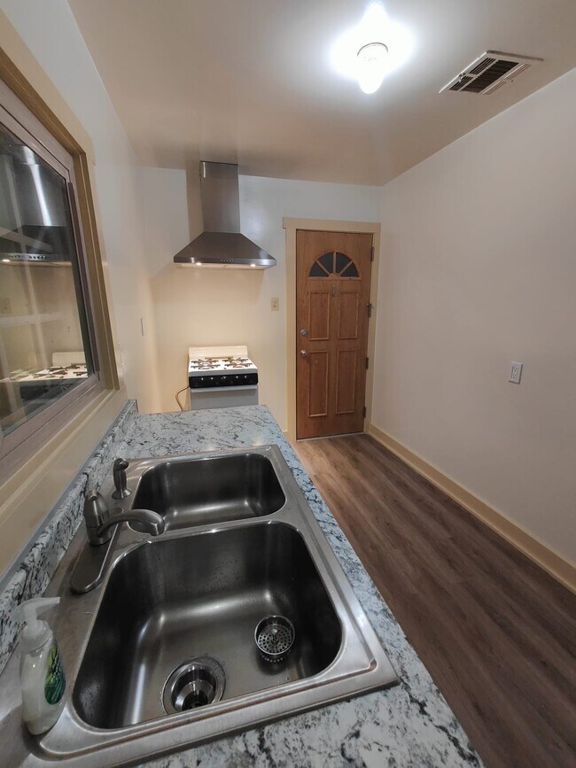 Foto del edificio - 4035 W 104th St