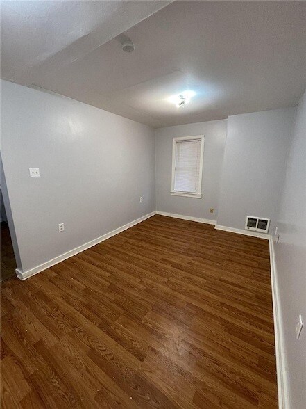 Foto del edificio - 456 Woodlane Ave