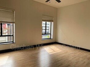 Building Photo - 50 W 4th St