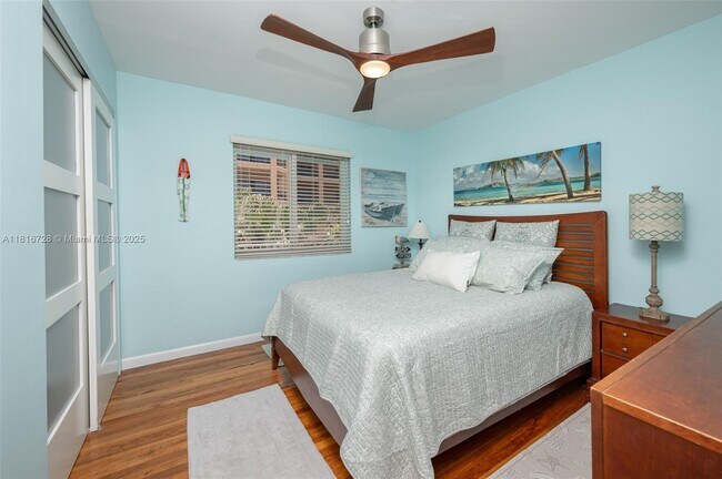Foto del edificio - 3400 N Surf Rd