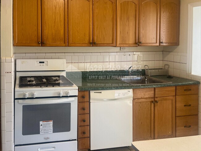 Foto del edificio - 1100 Ashford Dr