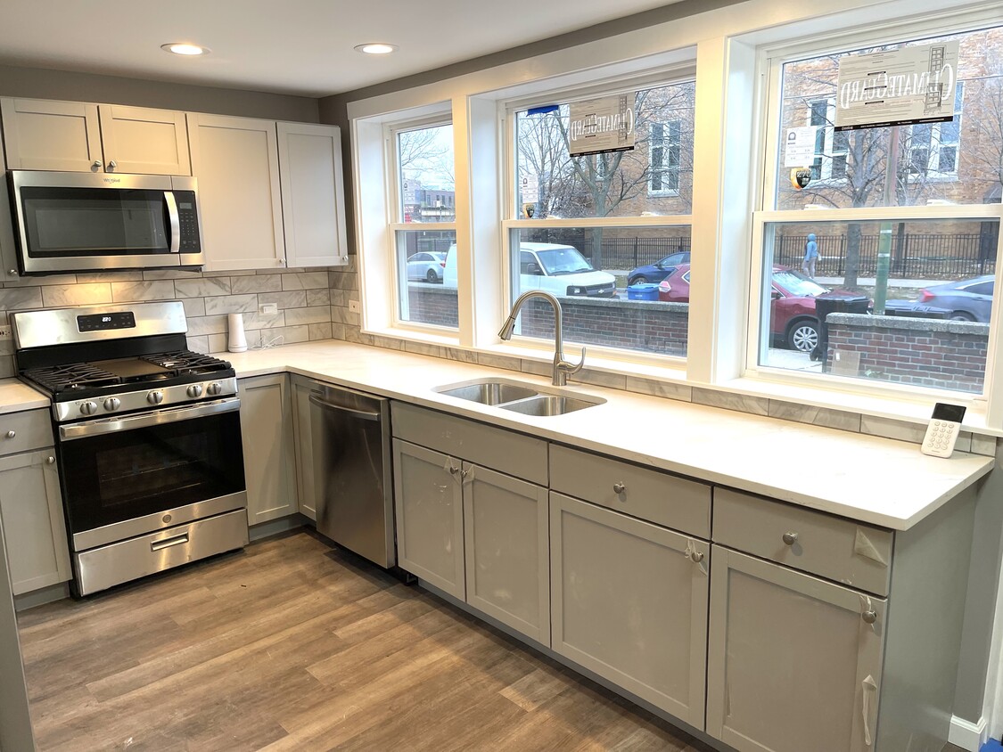 Fully updated kitchen and brand new appliances - 56 E 37th St