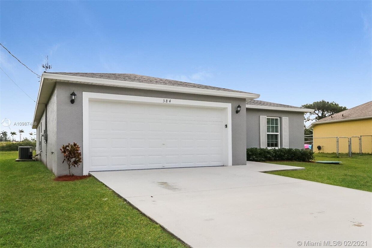 Primary Photo - 384 SW Ridgecrest Dr