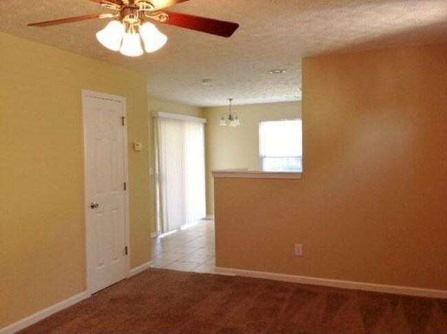 Building Photo - 413 Royal Oak Dr