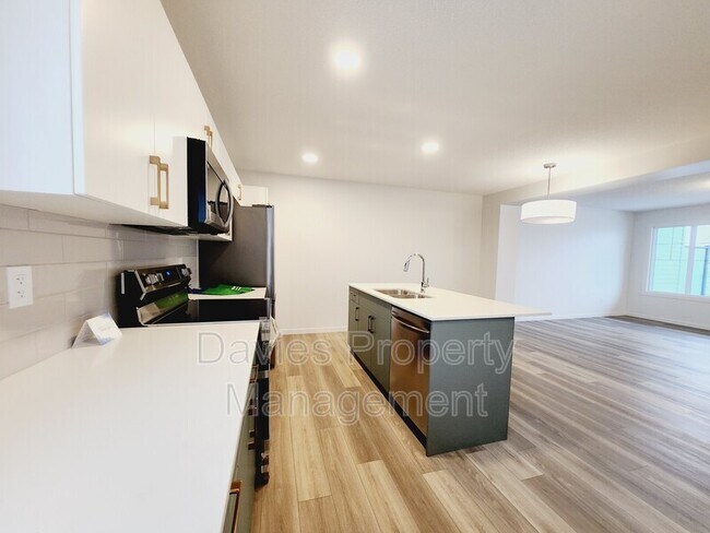 Building Photo - 1182 Aster Blvd