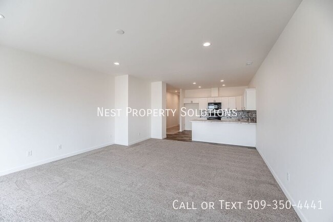 Building Photo - 164 E Montmorency-A