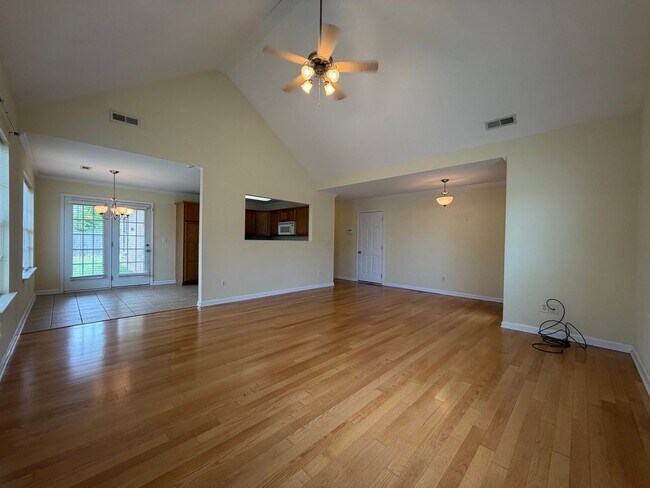 Building Photo - Brick 3/2 House in West Rome- $1,995