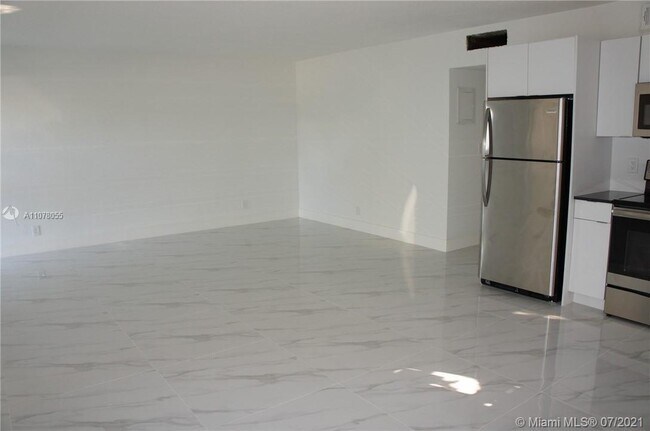 Foto del edificio - 2140 NE 56th St