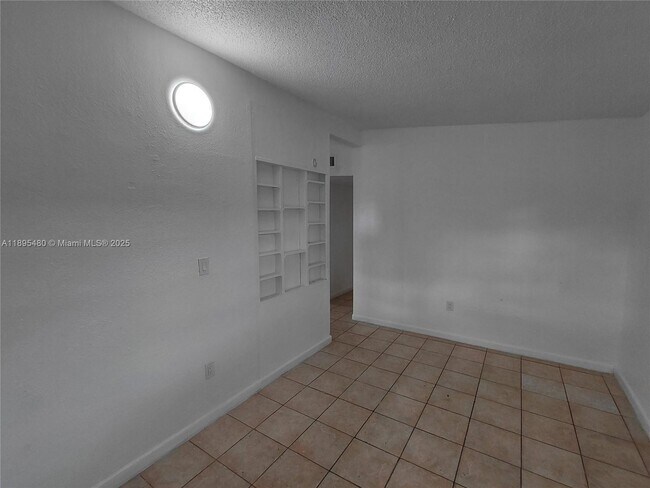 Foto del edificio - 7051 NW 21st Ave