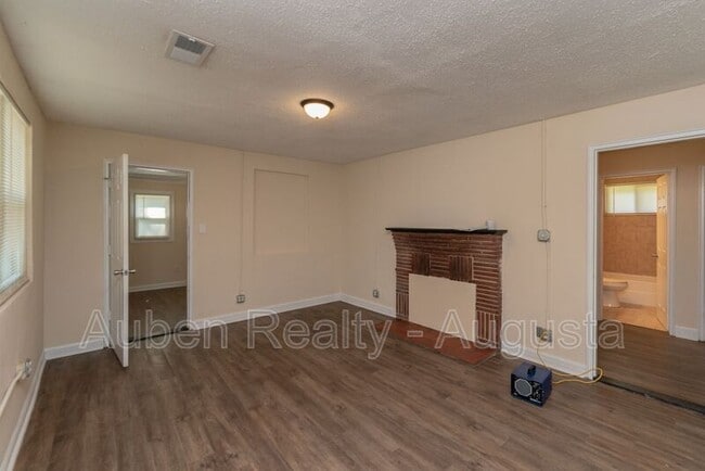 Foto del edificio - 2202 Roosevelt Dr