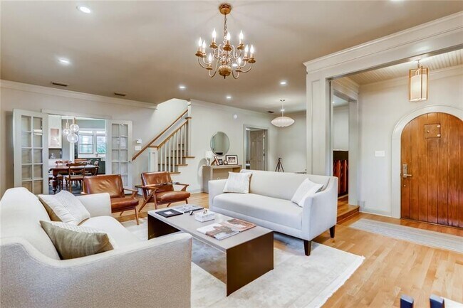 Building Photo - 108 W 41st St