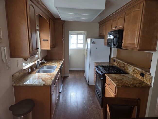 Building Photo - 7796 Essex Dr