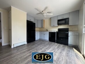 Building Photo - 158 Beech St