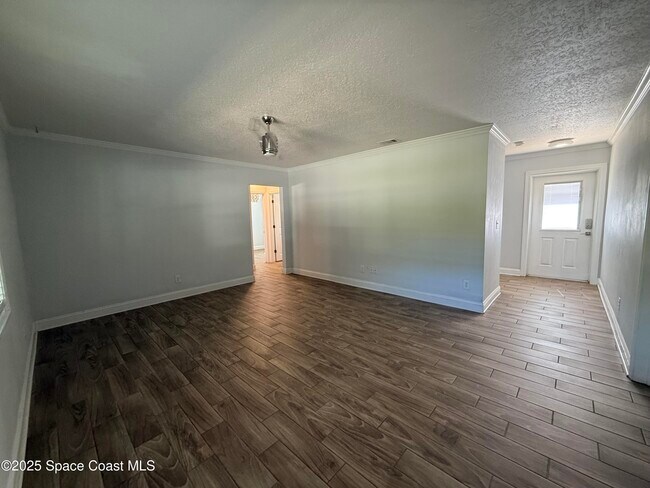 Building Photo - 337 Mc Leod Dr