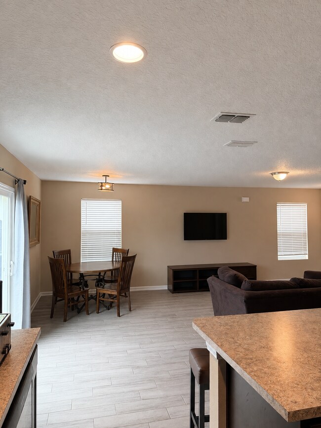 Foto del edificio - 7340 Townsend Village Ln