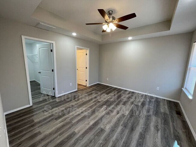Building Photo - 657 Southgate Dr